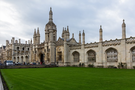 2022年英国大学本科申请入学成绩要求.jpg