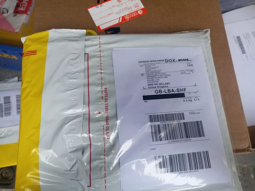 英联邦考试院综合英语中心留学预备读写互通项目主管，雅思官方认证培训师(BC认证)，毕业于中国香港科技大学对外英语教学(TESOL)专业。座右铭：Do what you love and love what you do!  　　 为人亲切富有耐心，上课充满激情与活力，善于激励学生，并为学生营造轻松有趣的学习氛围;同时擅长总结归纳，对课程的研究认真投入，能够化繁为简，换位思考，用学生最易接受的方式设计与讲授课程。熟悉国外先进的任务型与交际型教学法，曾在中国香港用海外语言教学流行的任务法全英为本科生讲授学术英语课程;美式发音纯正，教学经验丰富，深受学生喜爱。