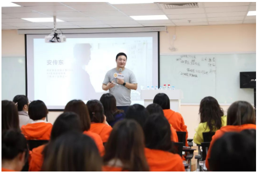 《燃点》主演安传东做客新航道优加青少英语